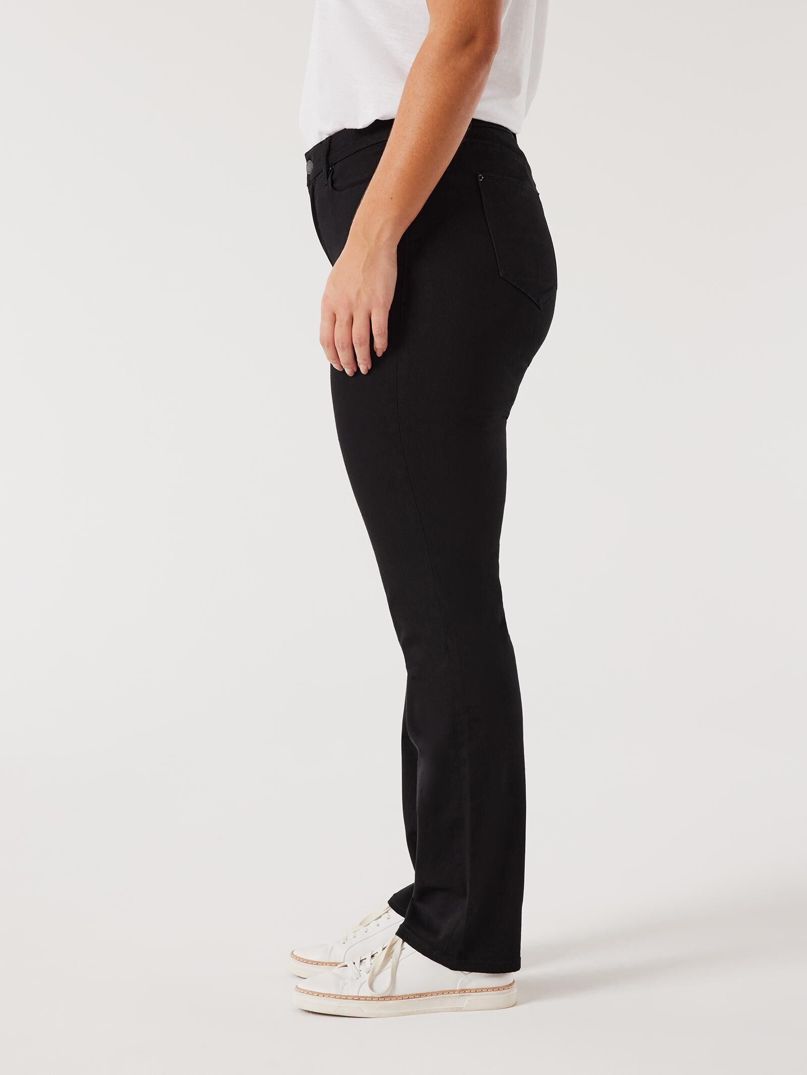 ATTACHMENT Black Curved Jeans